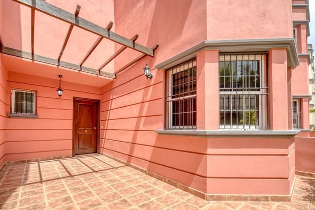 3 slaapkamer Halfvrijstaande villa te koop in Chayofa, Arona met garage - € 440.000 (Ref: 9761661)