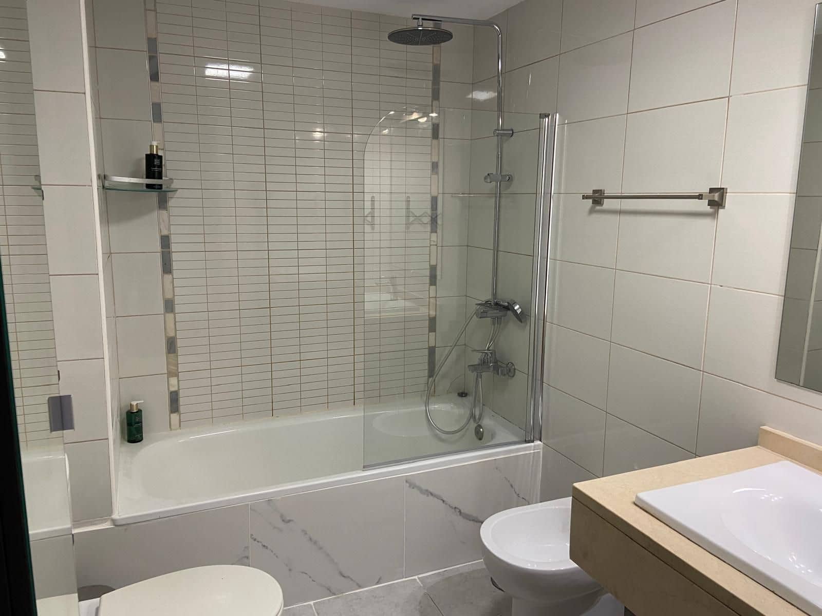 3 sypialnia Dom blizniak na sprzedaż w El Madronal z basenem garażem - 470 000 € (Ref: 9761663)