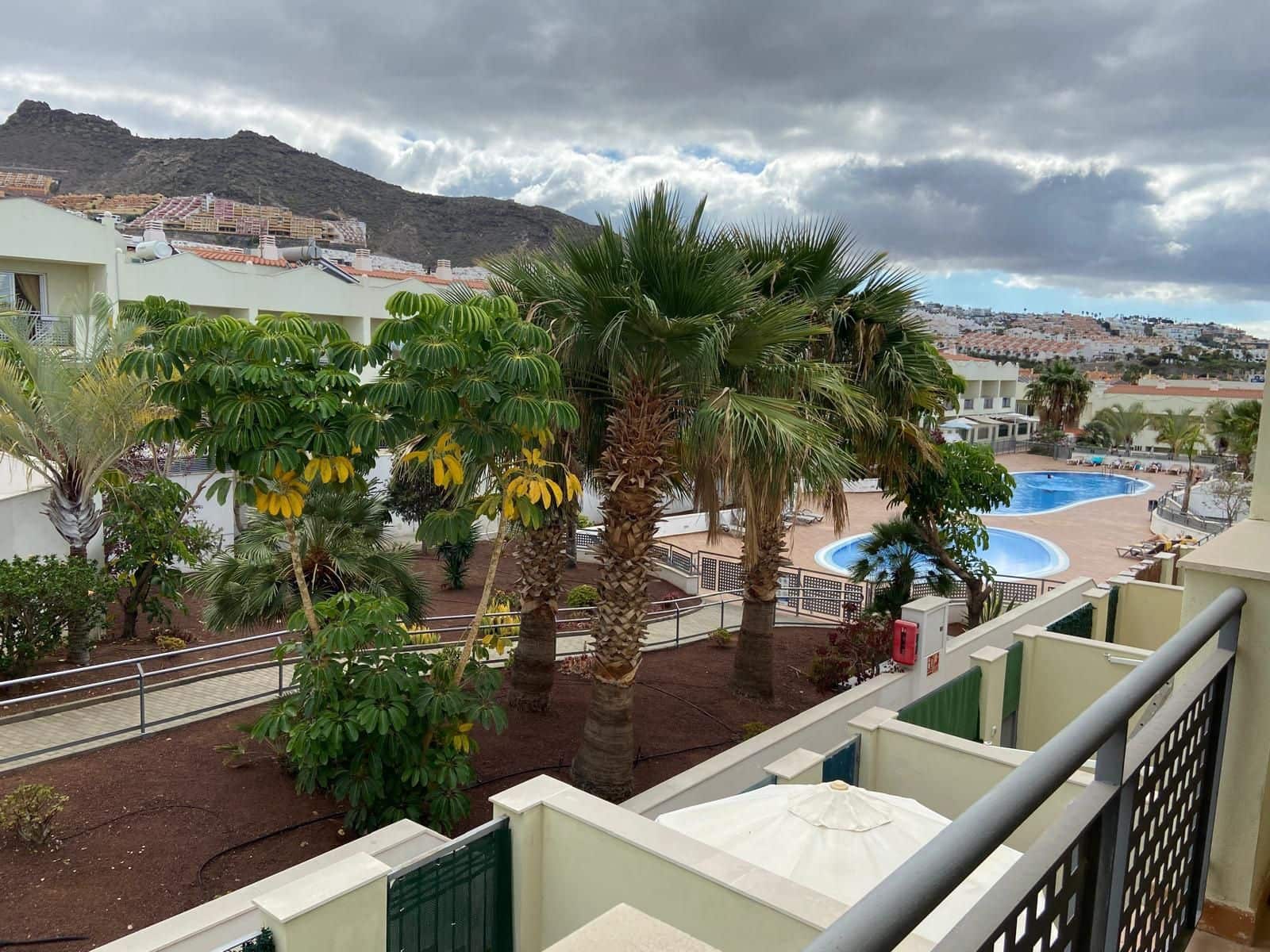 3 sypialnia Dom blizniak na sprzedaż w El Madronal z basenem garażem - 470 000 € (Ref: 9761663)