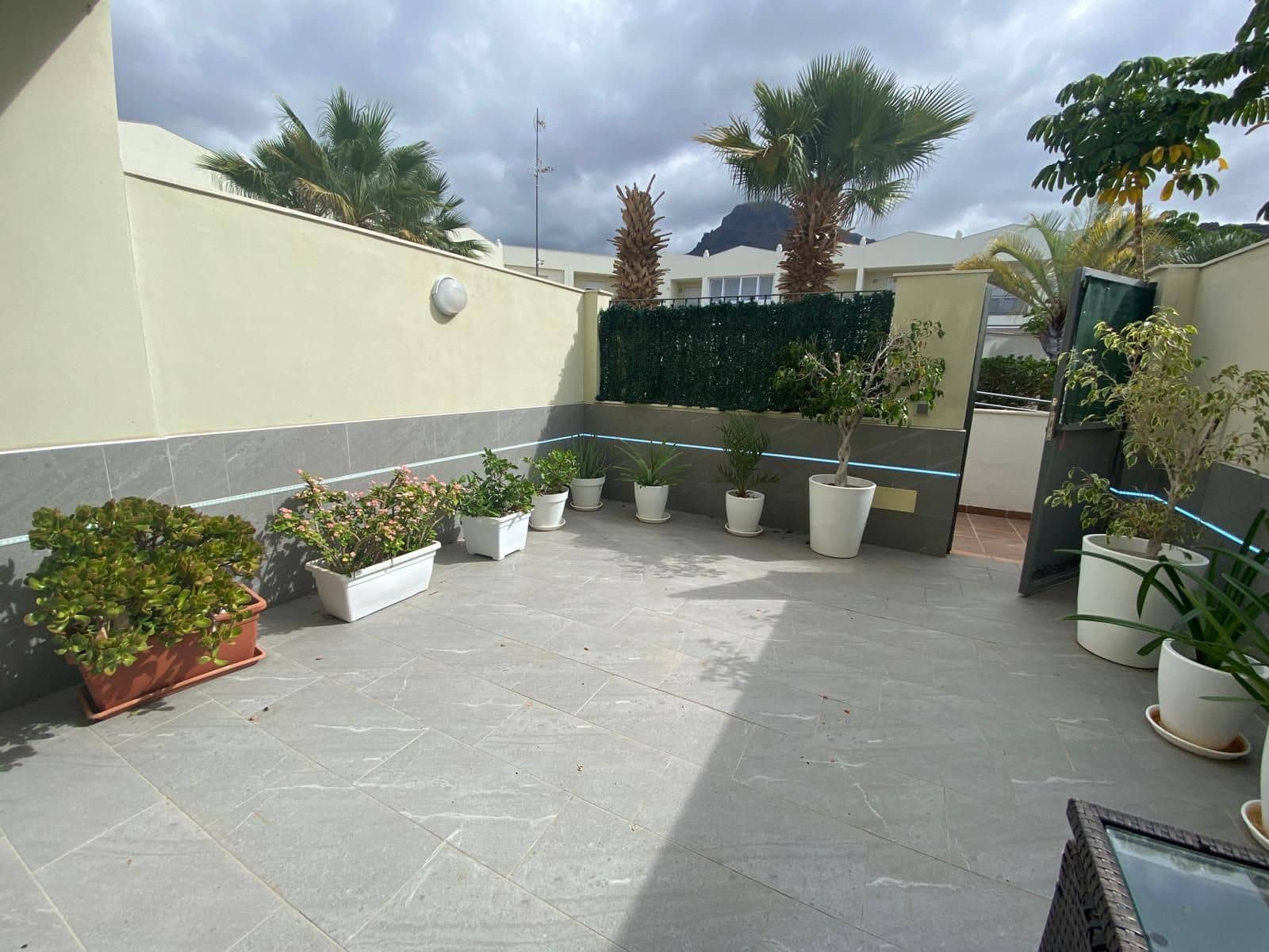 3 sypialnia Dom blizniak na sprzedaż w El Madronal z basenem garażem - 470 000 € (Ref: 9761663)