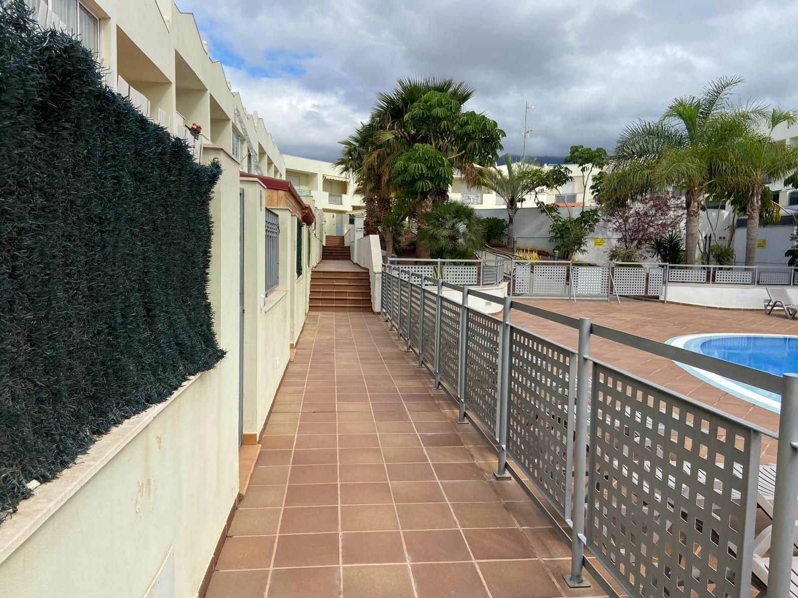 3 sypialnia Dom blizniak na sprzedaż w El Madronal z basenem garażem - 470 000 € (Ref: 9761663)