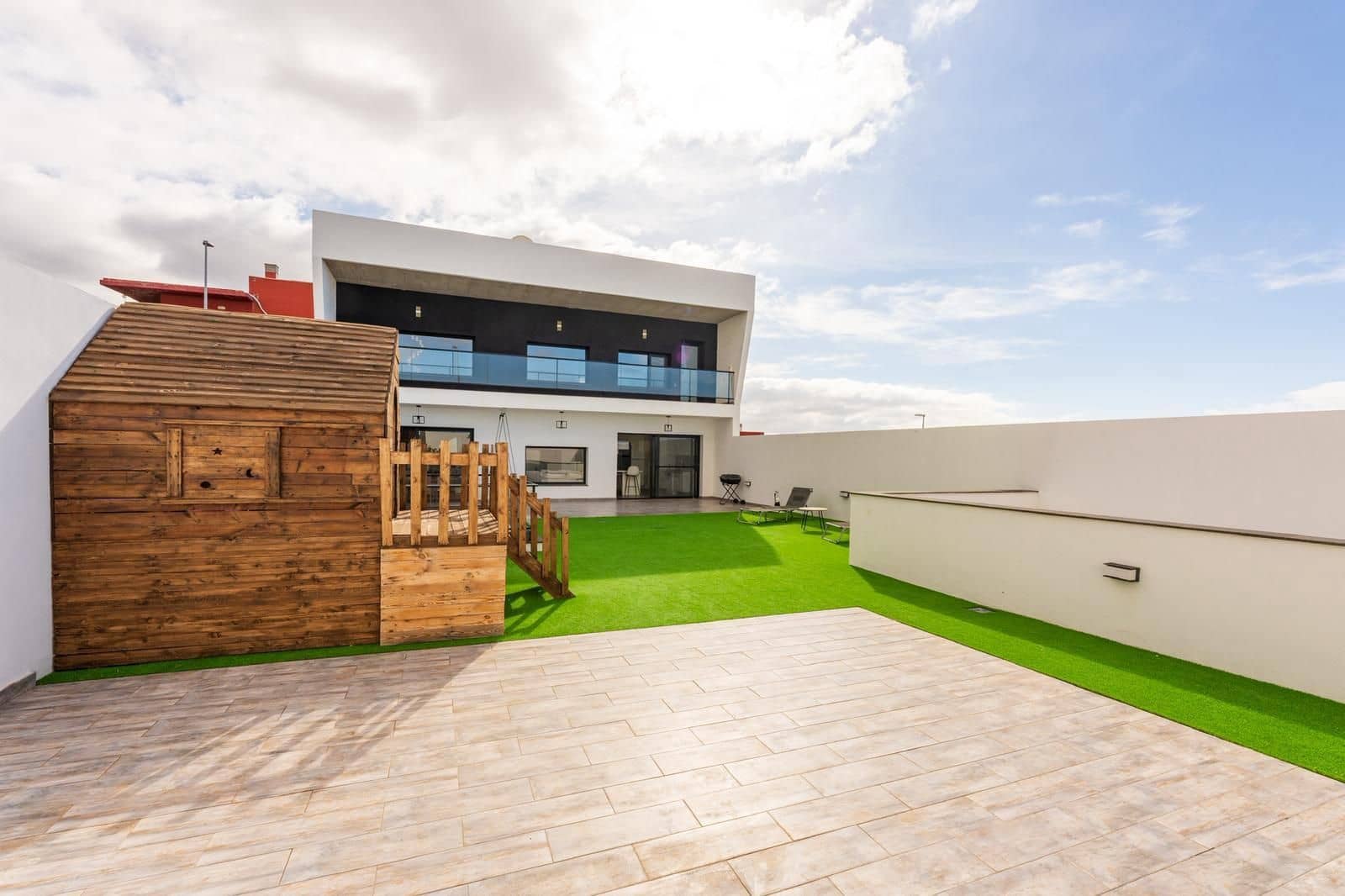 5 soverom Villa til salgs i Armenime med garasje - € 890 000 (Ref: 9763484)