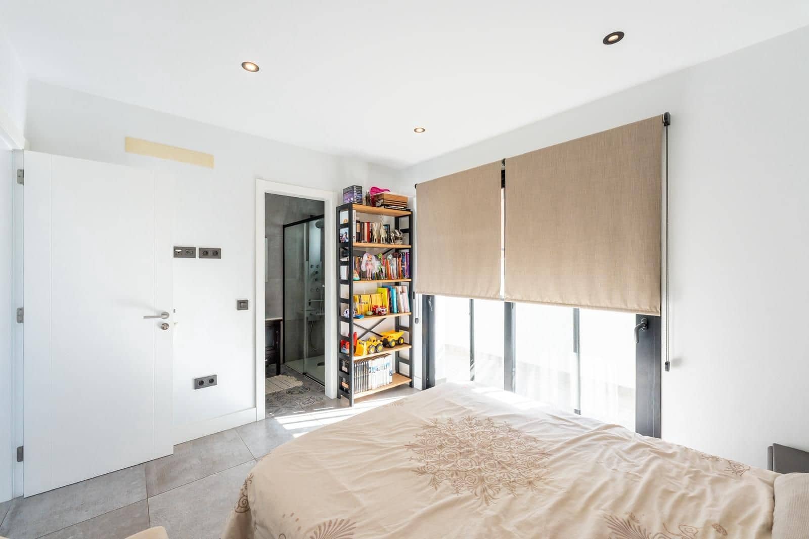 5 soverom Villa til salgs i Armenime med garasje - € 890 000 (Ref: 9763484)