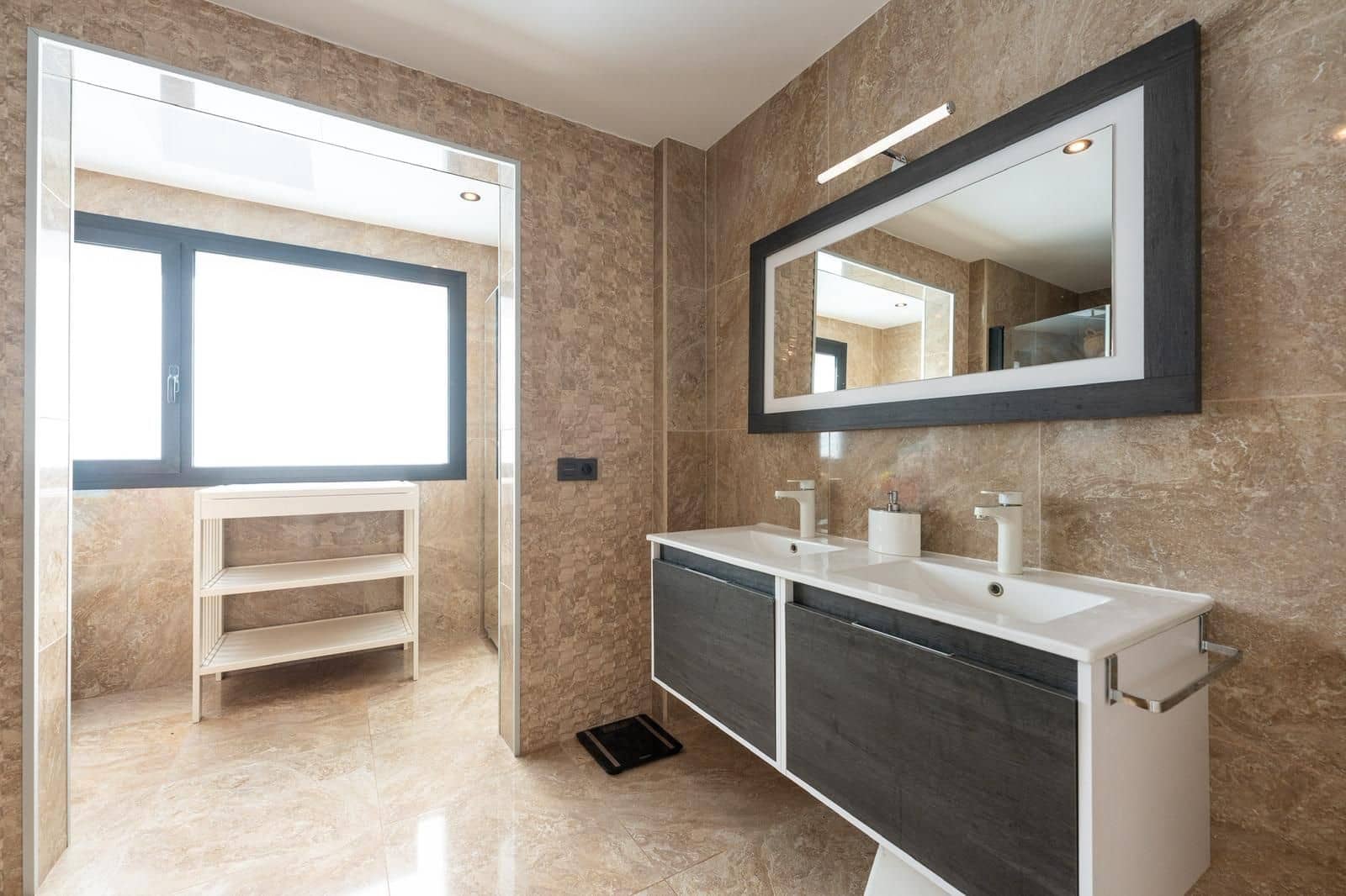 5 soverom Villa til salgs i Armenime med garasje - € 890 000 (Ref: 9763484)