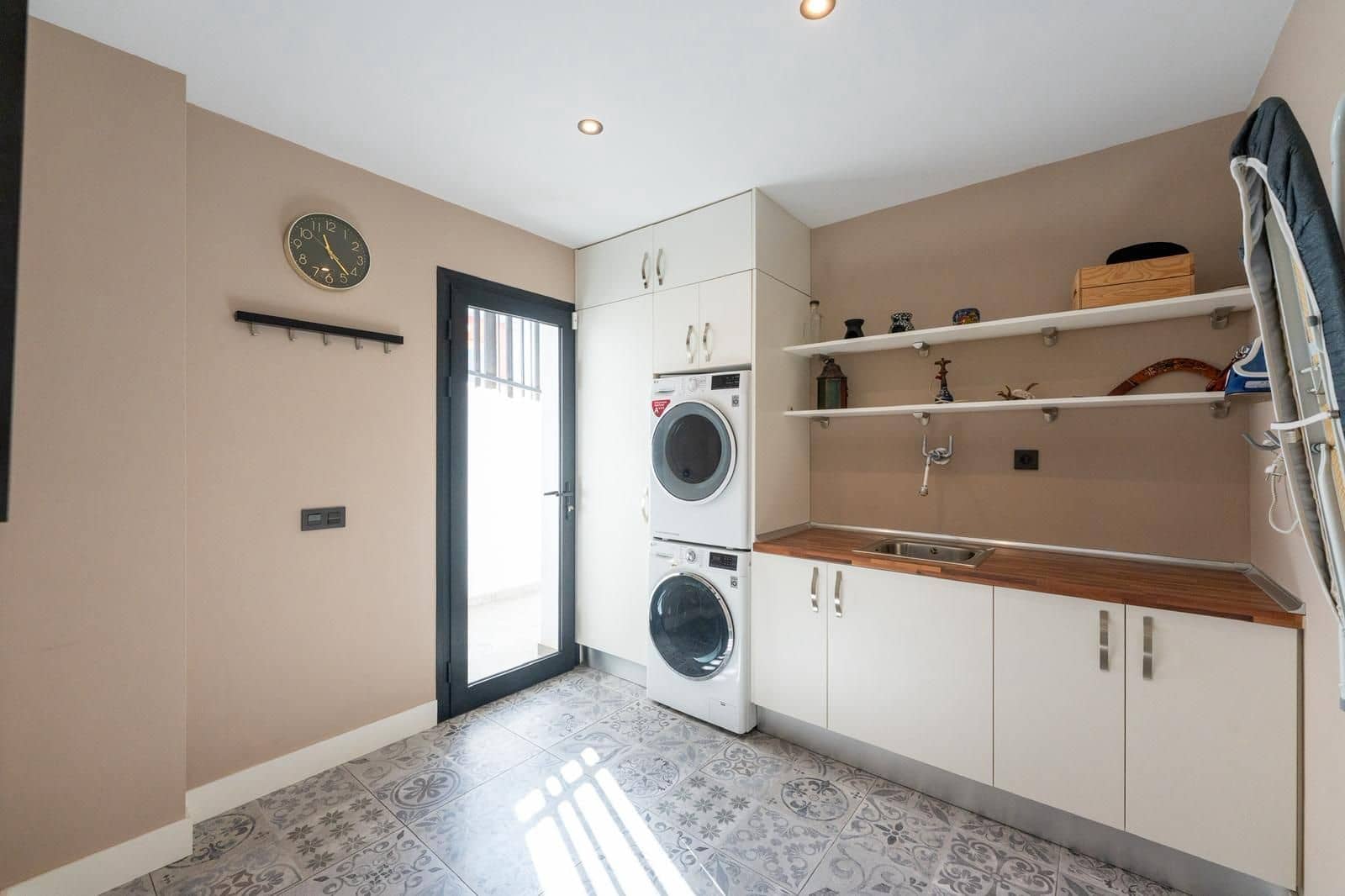 5 soverom Villa til salgs i Armenime med garasje - € 890 000 (Ref: 9763484)