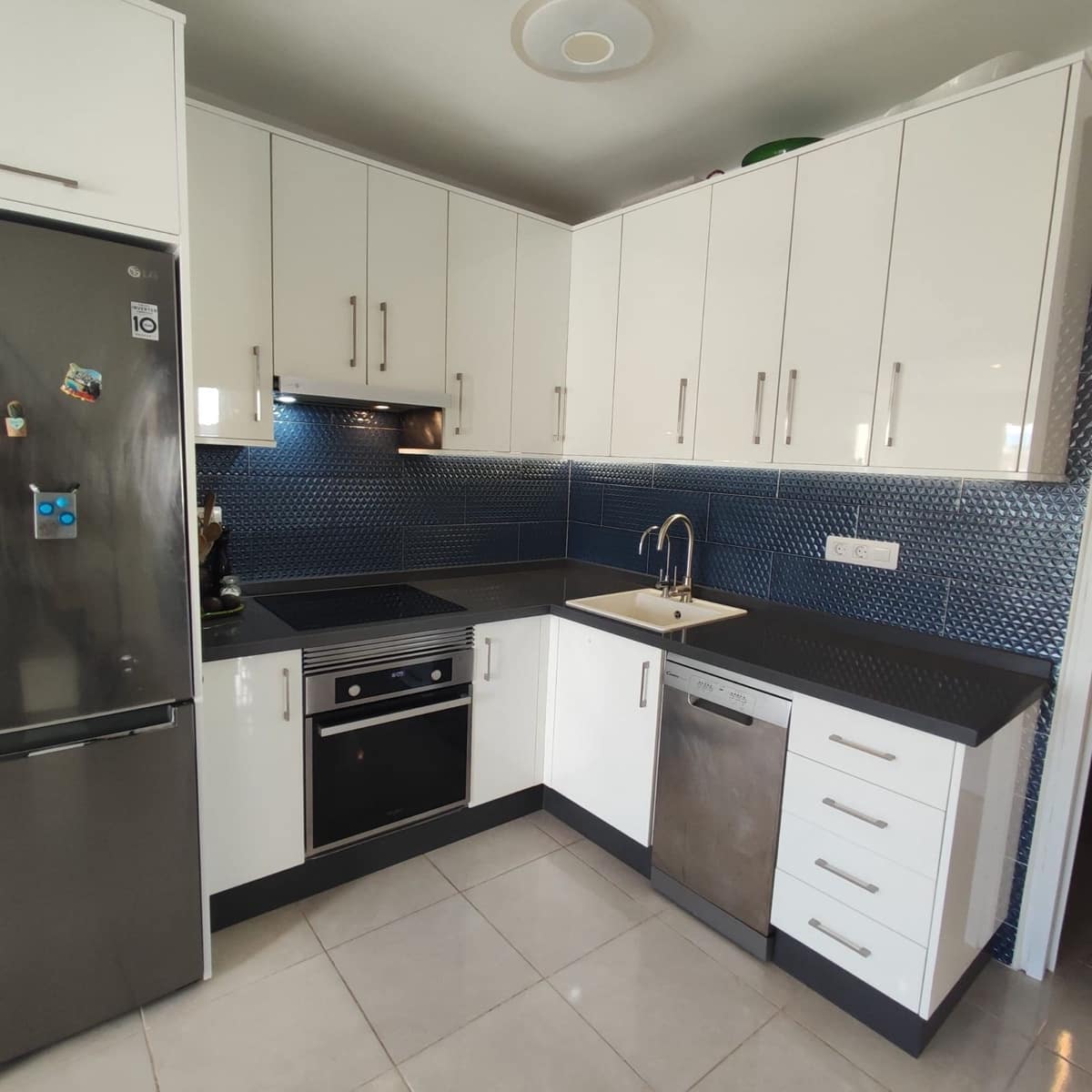 1 sypialnia Apartament na sprzedaż w Los Cristianos z basenem garażem - 259 000 € (Ref: 9777644)