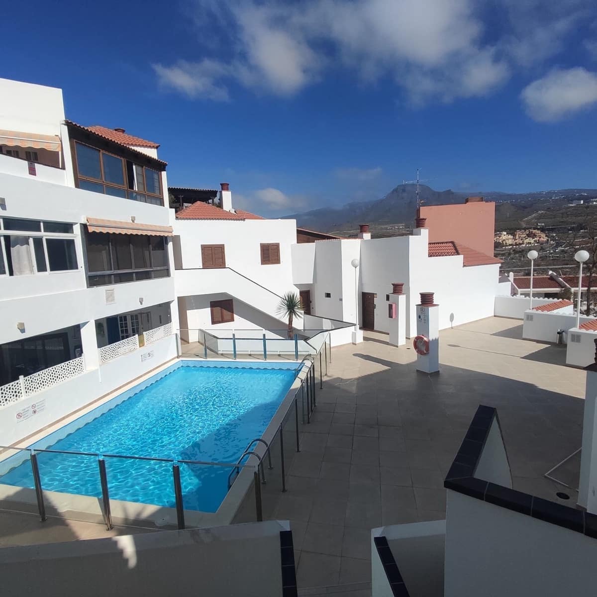 1 sypialnia Apartament na sprzedaż w Los Cristianos z basenem garażem - 259 000 € (Ref: 9777644)