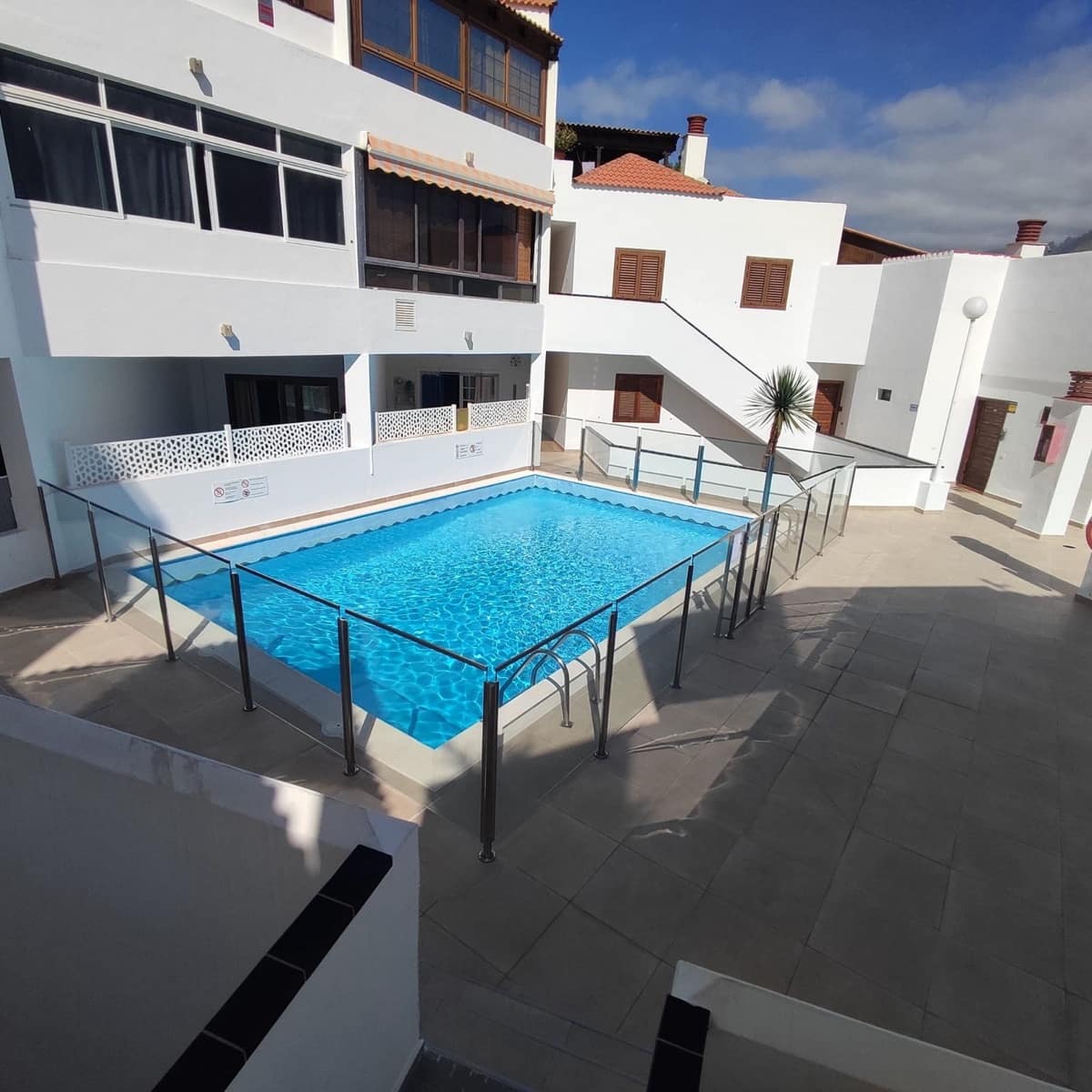 1 sypialnia Apartament na sprzedaż w Los Cristianos z basenem garażem - 259 000 € (Ref: 9777644)