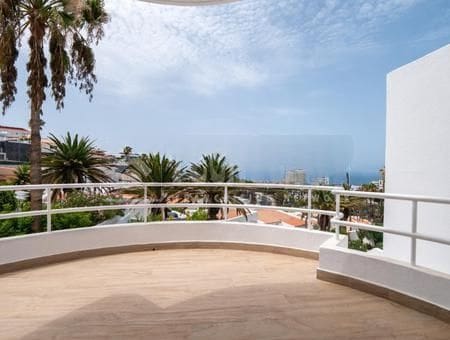 2 makuuhuone Paritalo myytävänä paikassa Costa Adeje mukana uima-altaan 
autotalli - 829 000 € (Ref: 9798635)