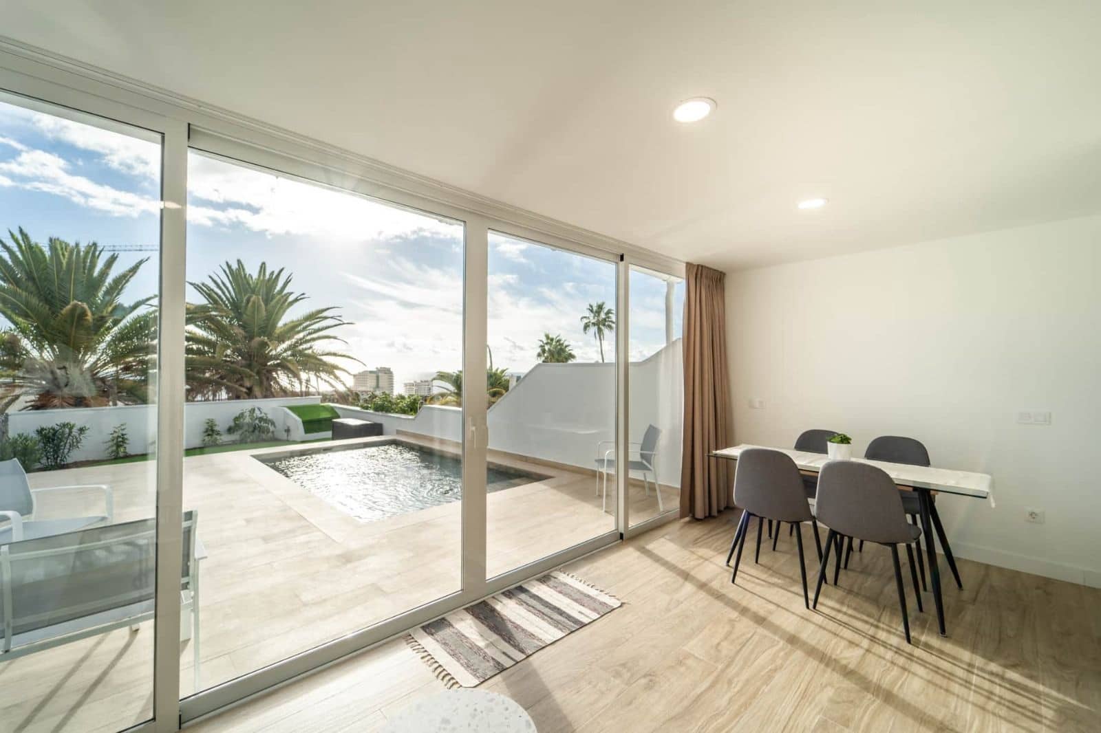 2 makuuhuone Paritalo myytävänä paikassa Costa Adeje mukana uima-altaan 
autotalli - 829 000 € (Ref: 9798635)