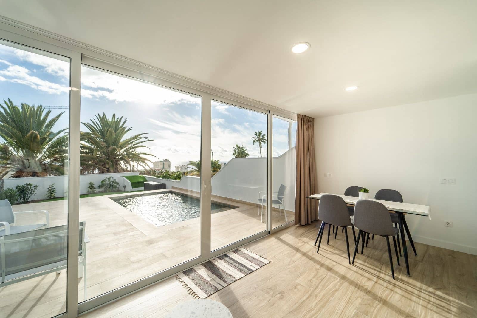 2 makuuhuone Paritalo myytävänä paikassa Costa Adeje mukana uima-altaan 
autotalli - 829 000 € (Ref: 9798635)