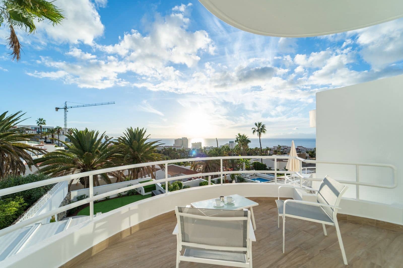 2 makuuhuone Paritalo myytävänä paikassa Costa Adeje mukana uima-altaan 
autotalli - 829 000 € (Ref: 9798635)