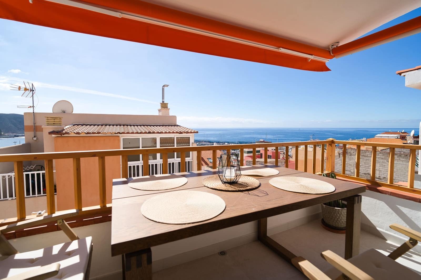 1 makuuhuone Kattohuoneisto myytävänä paikassa Los Cristianos mukana uima-altaan - 329 700 € (Ref: 9803904)