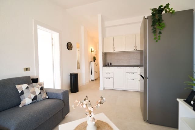 1 makuuhuone Kattohuoneisto myytävänä paikassa Los Cristianos, Arona mukana uima-altaan - 329 700 € (Ref: 9803904)