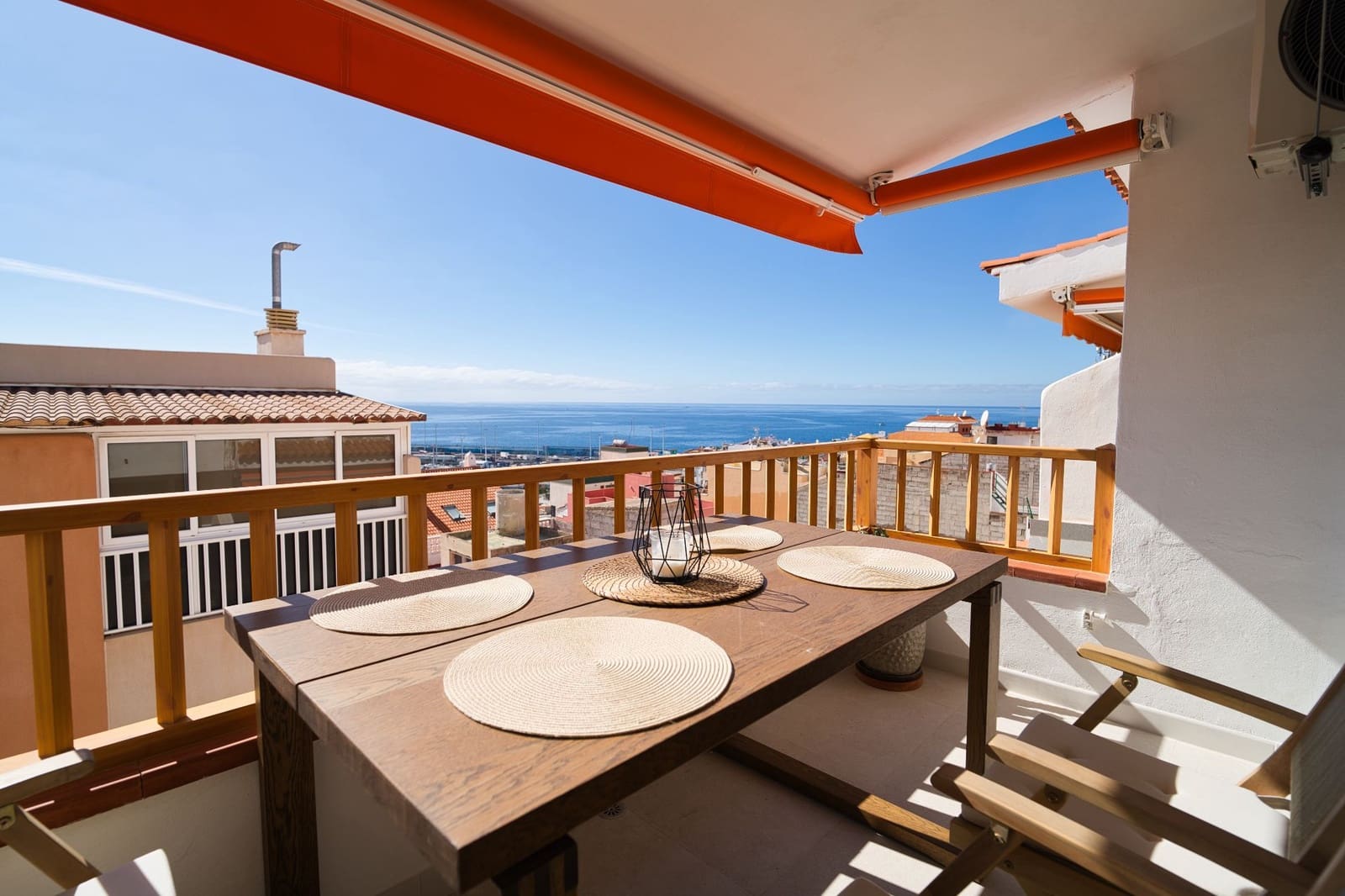 1 makuuhuone Kattohuoneisto myytävänä paikassa Los Cristianos mukana uima-altaan - 329 700 € (Ref: 9803904)