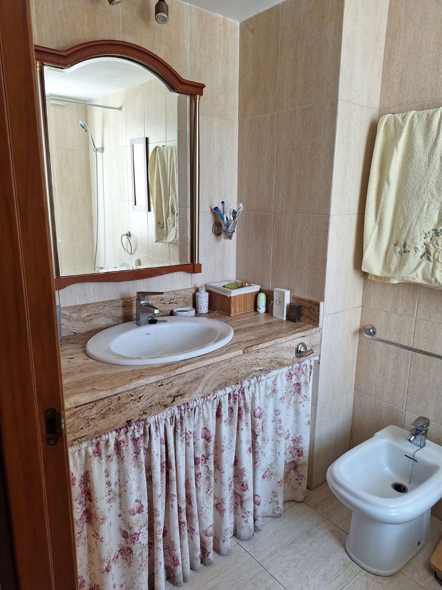 4 soverom Leilighet til salgs i Los Cristianos med svømmebasseng garasje - € 690 000 (Ref: 9807646)