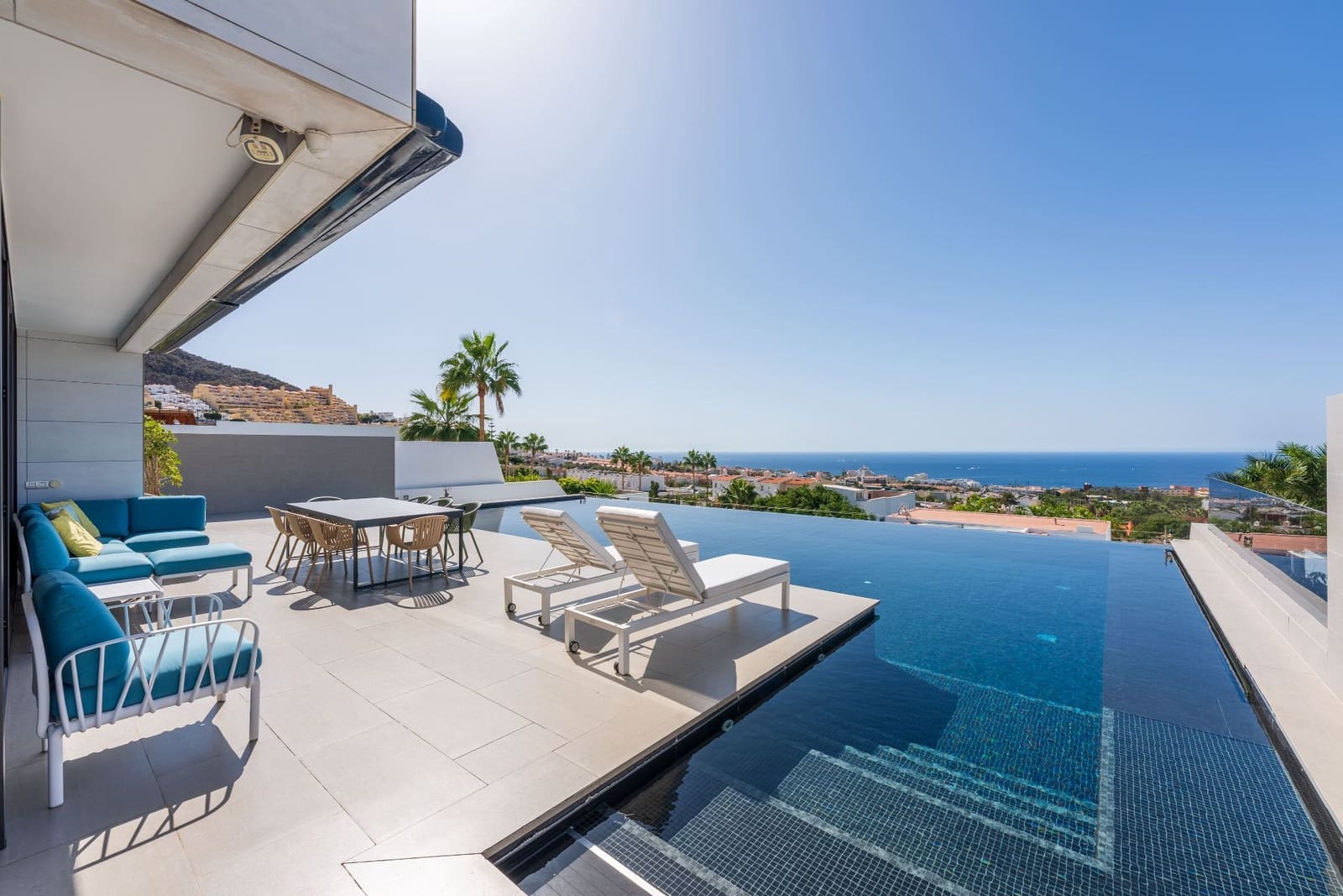 5 bedroom Villa for sale in El Madronal with pool garage - € 2,650,000 (Ref: 9816979)