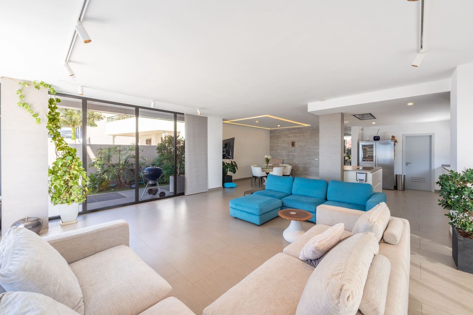 5 bedroom Villa for sale in El Madronal with pool garage - € 2,650,000 (Ref: 9816979)