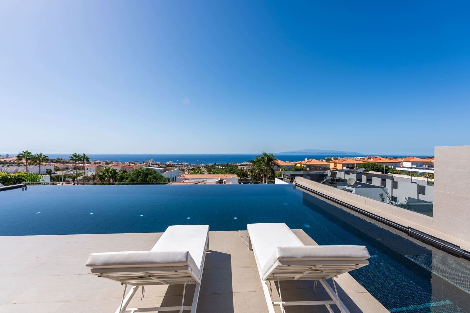 5 bedroom Villa for sale in El Madronal with pool garage - € 2,650,000 (Ref: 9816979)