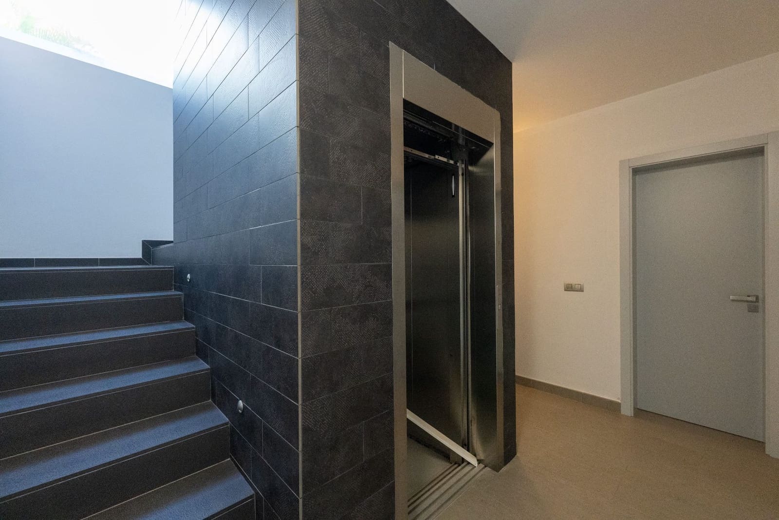 5 bedroom Villa for sale in El Madronal with pool garage - € 2,650,000 (Ref: 9816979)