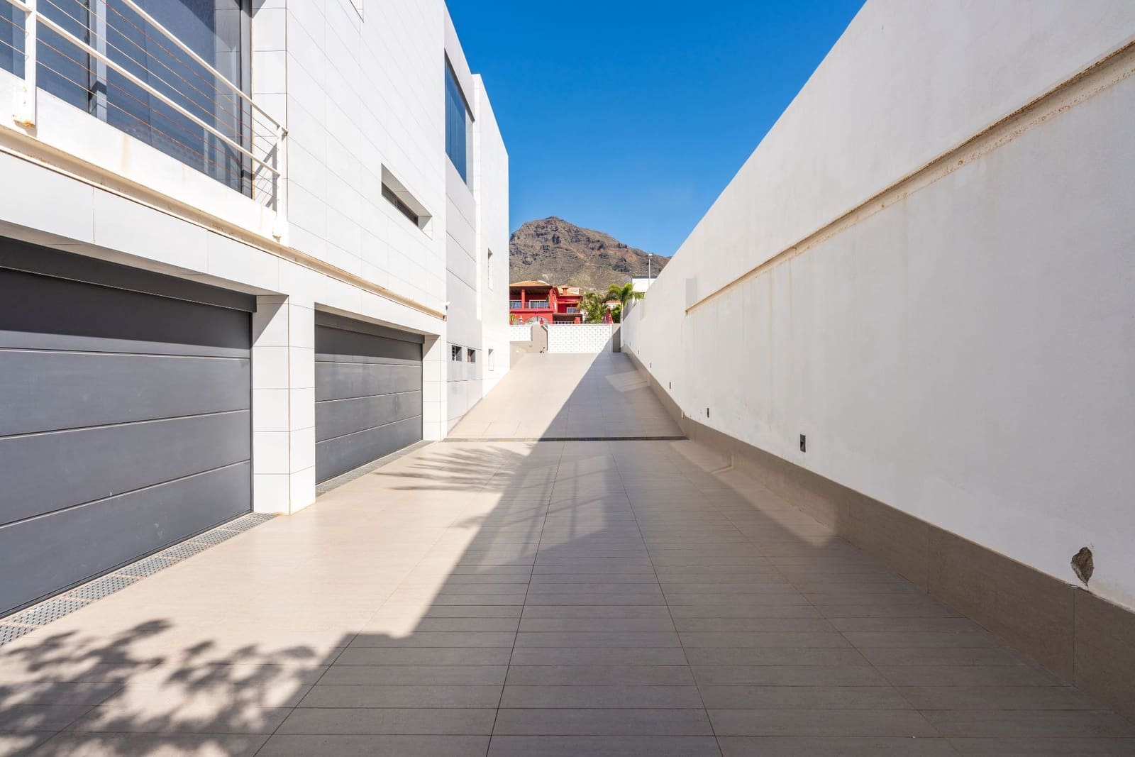 5 bedroom Villa for sale in El Madronal with pool garage - € 2,650,000 (Ref: 9816979)