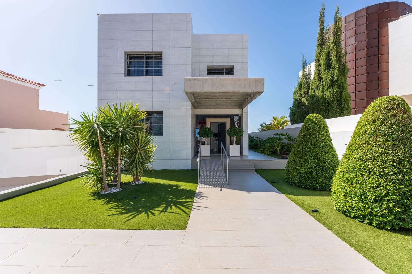 5 bedroom Villa for sale in El Madronal with pool garage - € 2,650,000 (Ref: 9816979)
