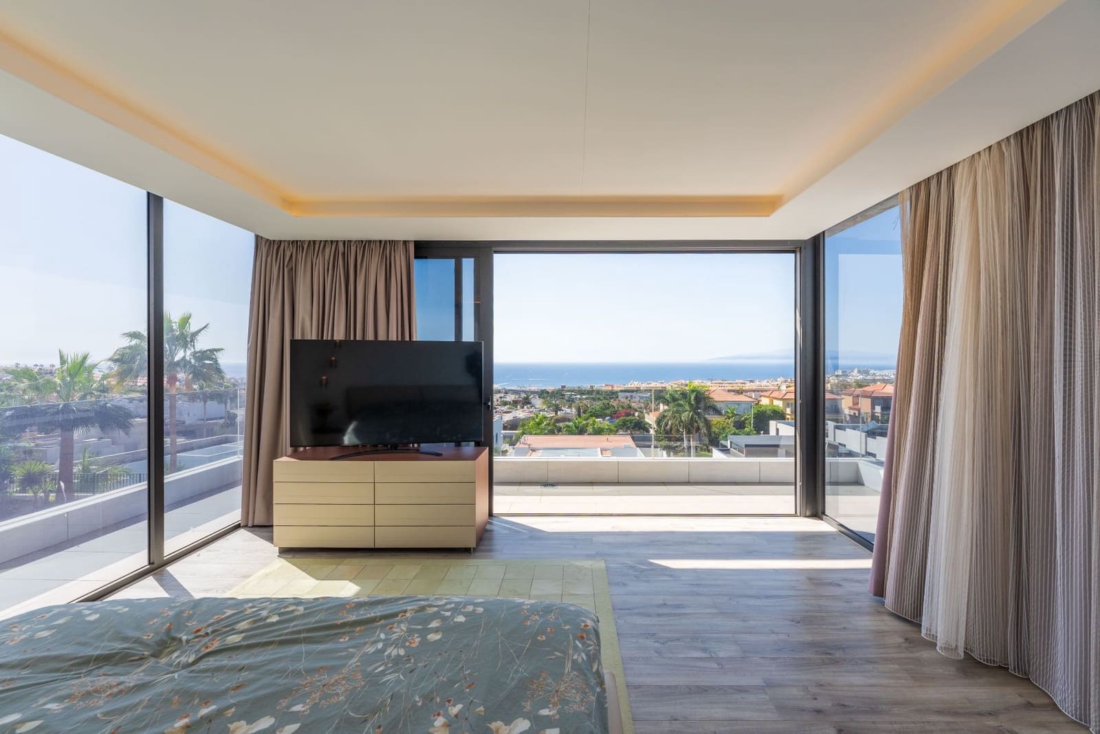 5 bedroom Villa for sale in El Madronal with pool garage - € 2,650,000 (Ref: 9816979)