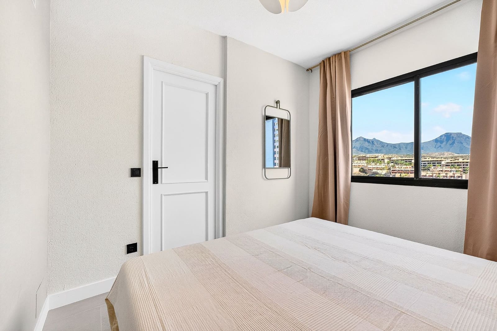 2 quarto Apartamento para venda em Costa Adeje com piscina garagem - 299 000 € (Ref: 9824673)