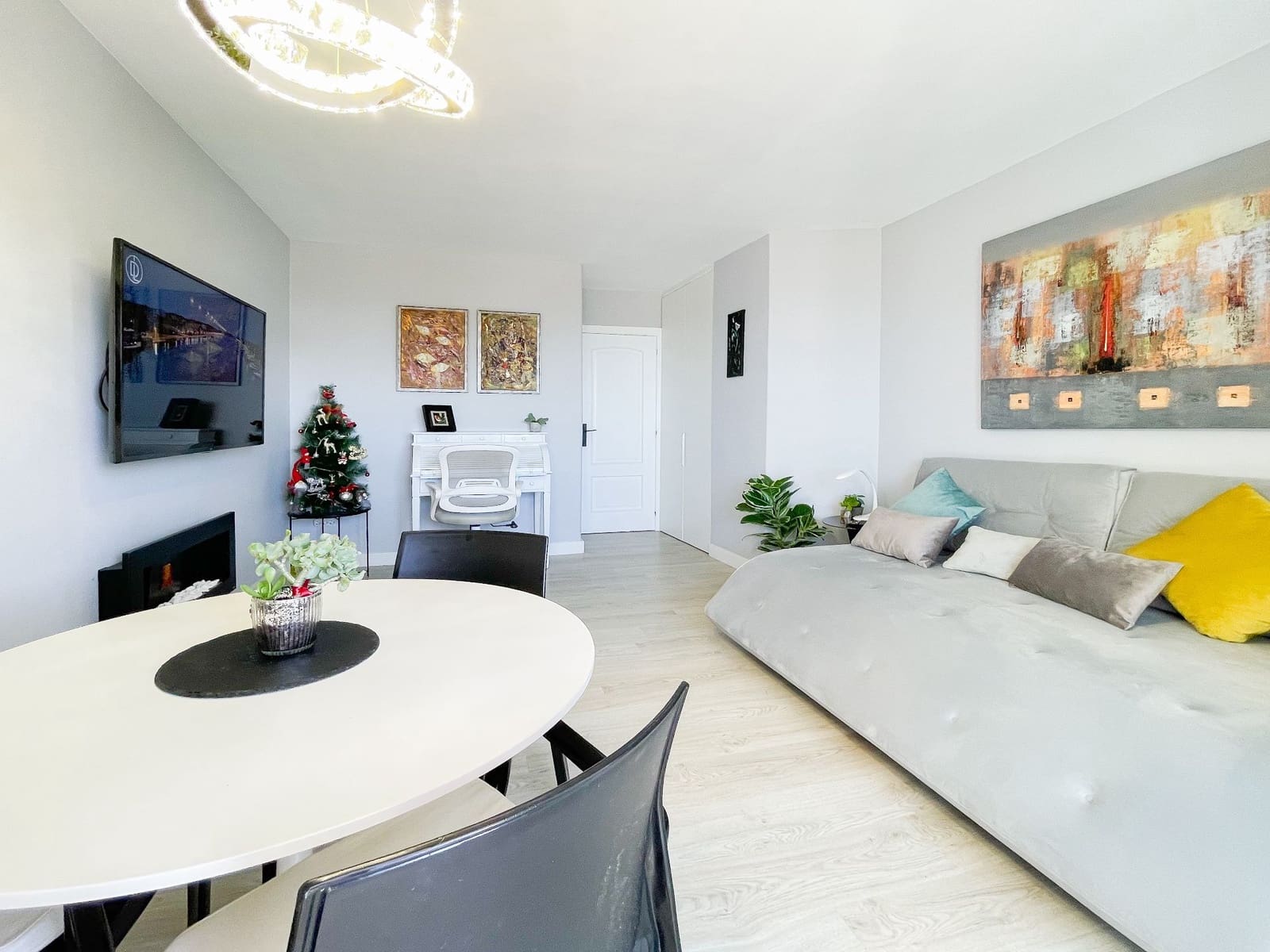 1 bedroom Apartment for sale in Los Cristianos with pool - € 359,000 (Ref: 9828255)