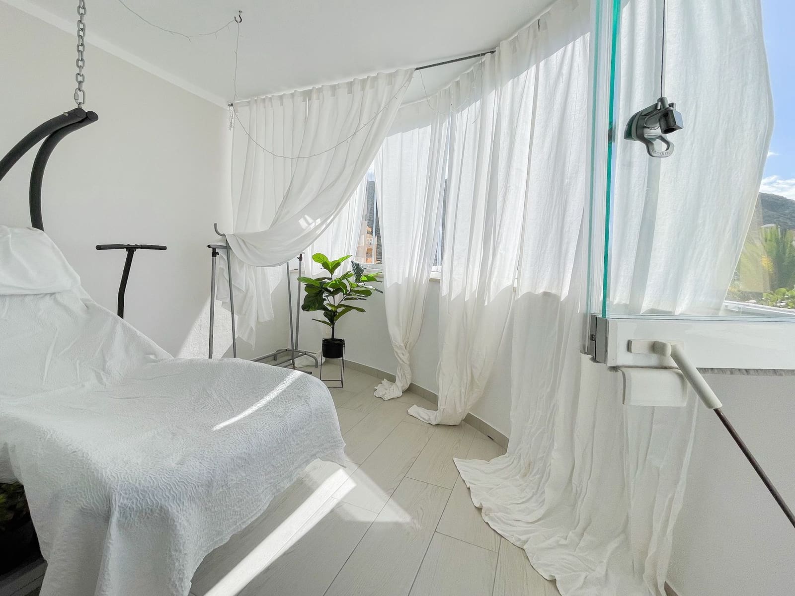 1 bedroom Apartment for sale in Los Cristianos with pool - € 359,000 (Ref: 9828255)