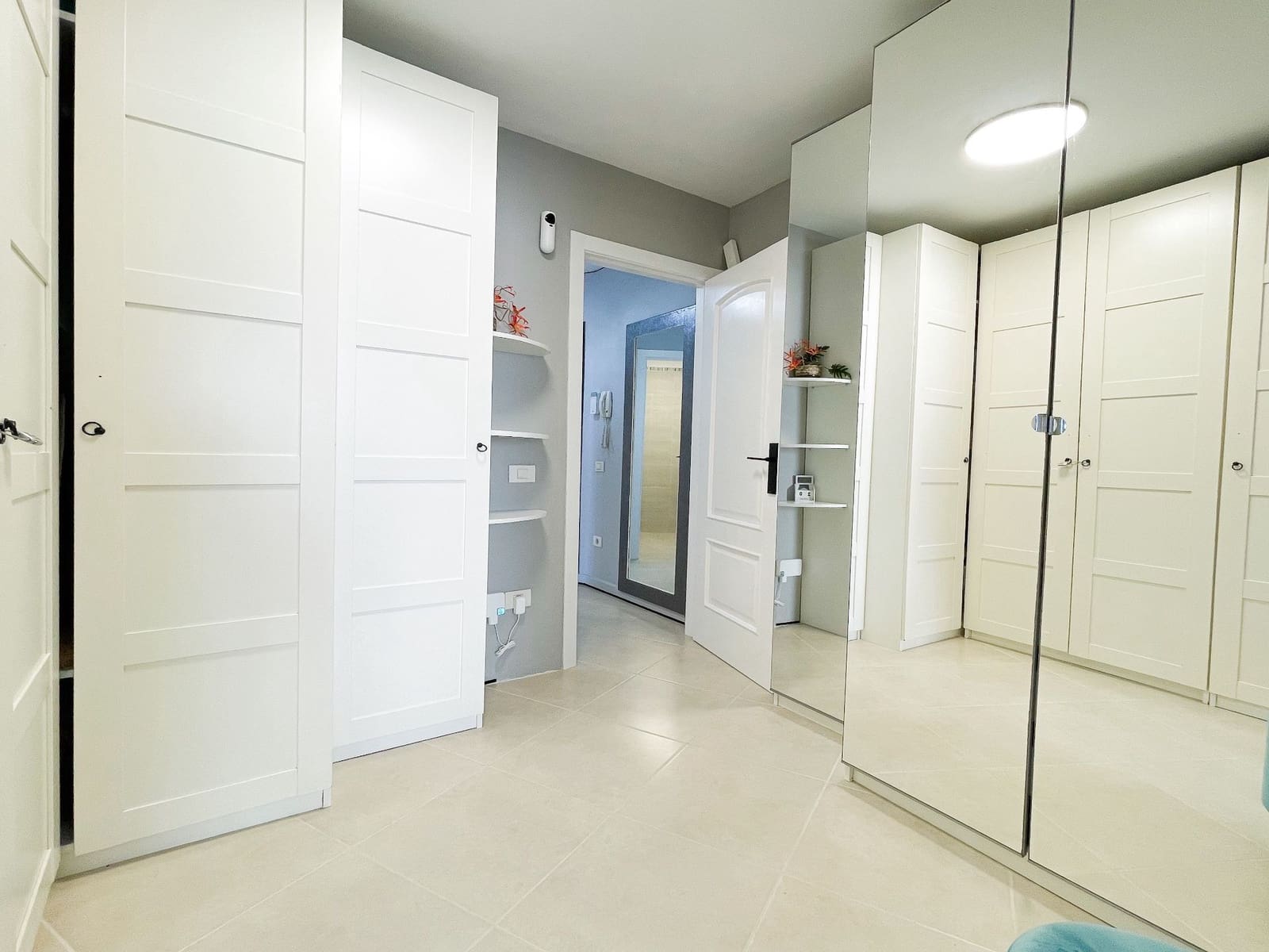 1 bedroom Apartment for sale in Los Cristianos with pool - € 359,000 (Ref: 9828255)