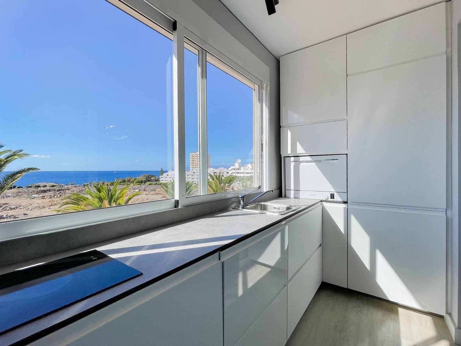 1 bedroom Apartment for sale in Los Cristianos with pool - € 359,000 (Ref: 9828255)