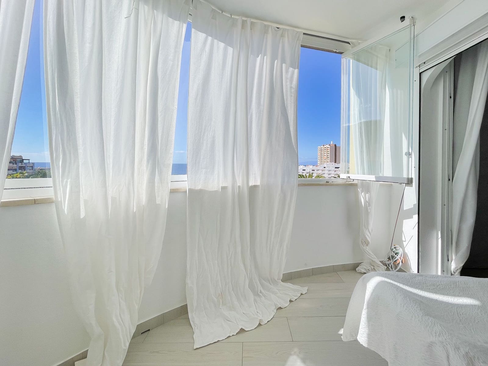 1 bedroom Apartment for sale in Los Cristianos with pool - € 359,000 (Ref: 9828255)