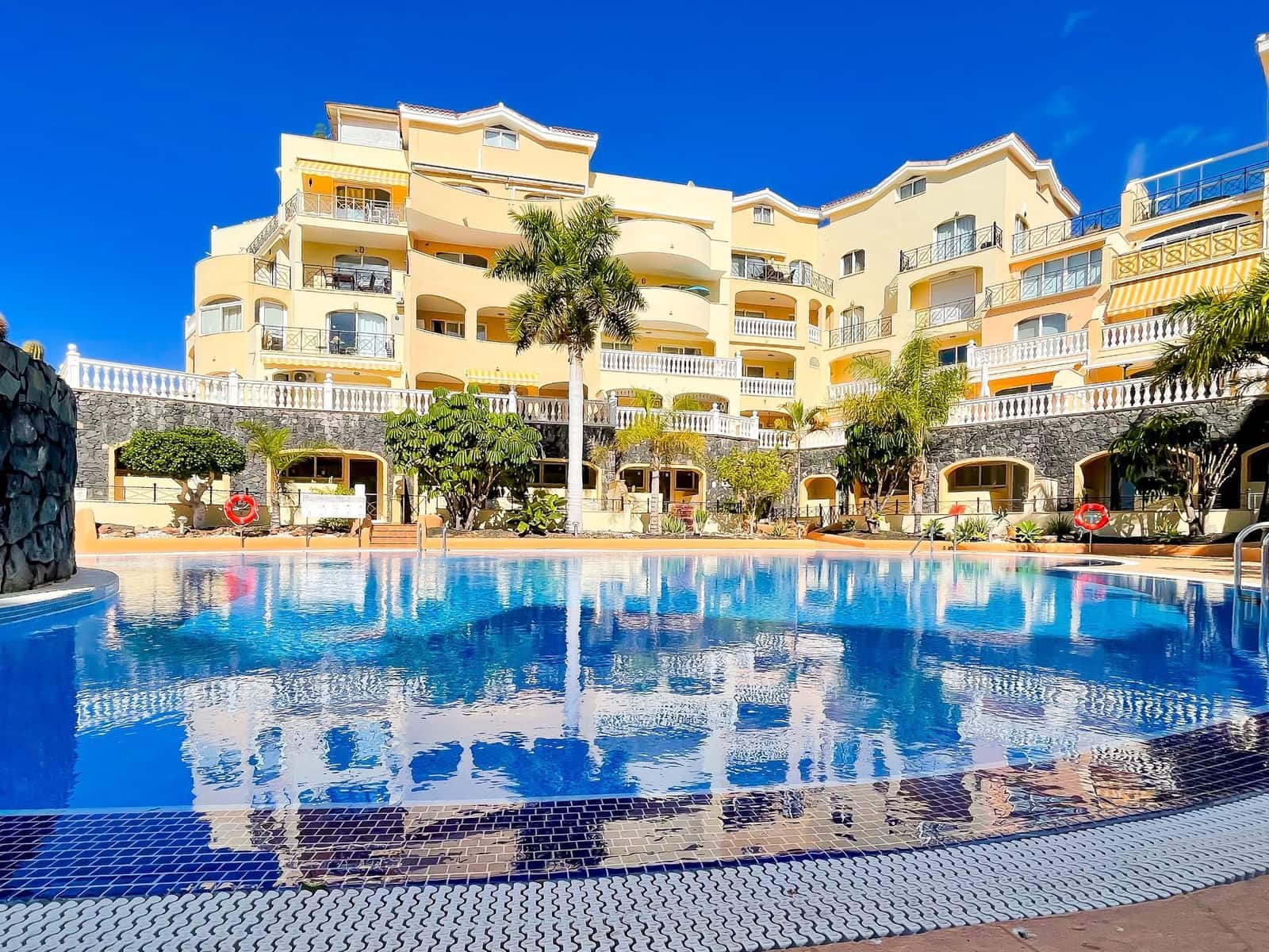 1 bedroom Apartment for sale in Los Cristianos with pool - € 359,000 (Ref: 9828255)