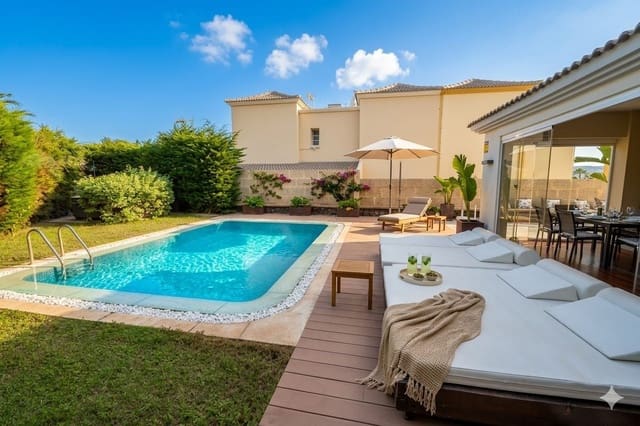Chalet de 4 habitaciones en El Madroñal, Adeje en venta con piscina garaje - 1.599.000 € (Ref: 9828256)