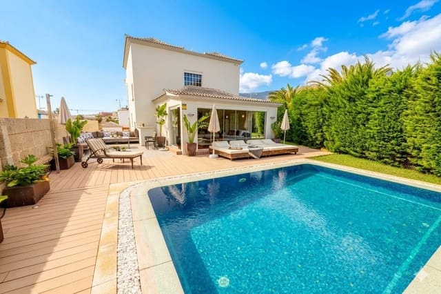 Chalet de 4 habitaciones en El Madroñal, Adeje en venta con piscina garaje - 1.599.000 € (Ref: 9828256)