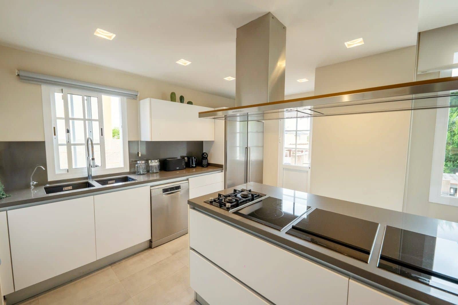 4 Zimmer Villa zu verkaufen in El Madronal mit Pool Garage - 1.599.000 € (Ref: 9828256)