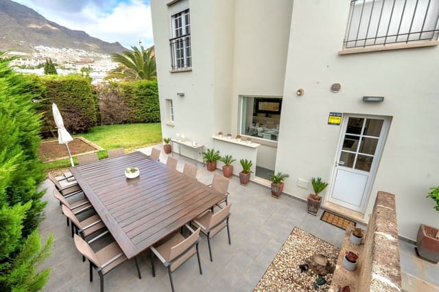 Chalet de 4 habitaciones en El Madroñal, Adeje en venta con piscina garaje - 1.599.000 € (Ref: 9828256)