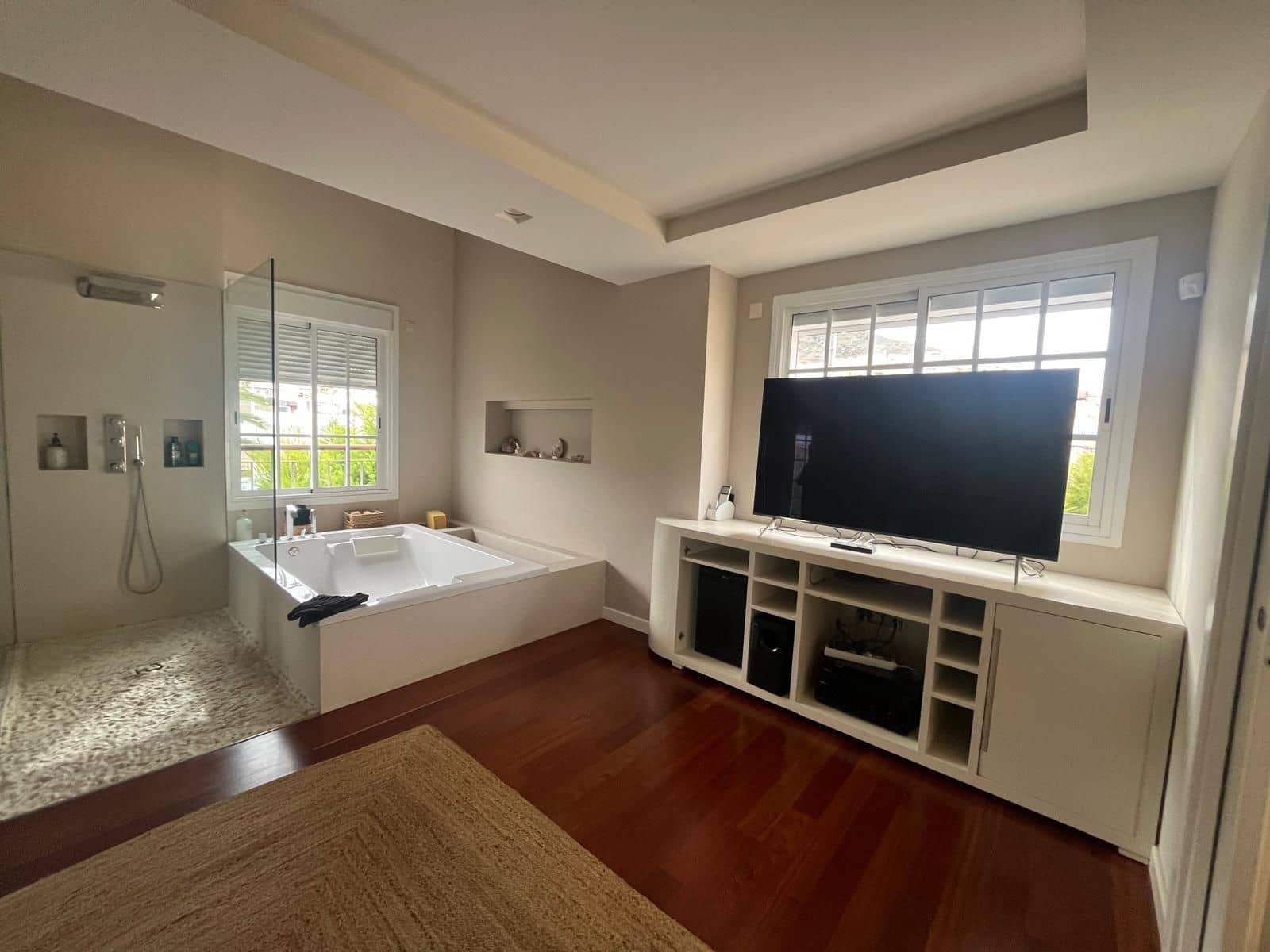 4 quarto Moradia para venda em El Madronal com piscina garagem - 1 599 000 € (Ref: 9830626)