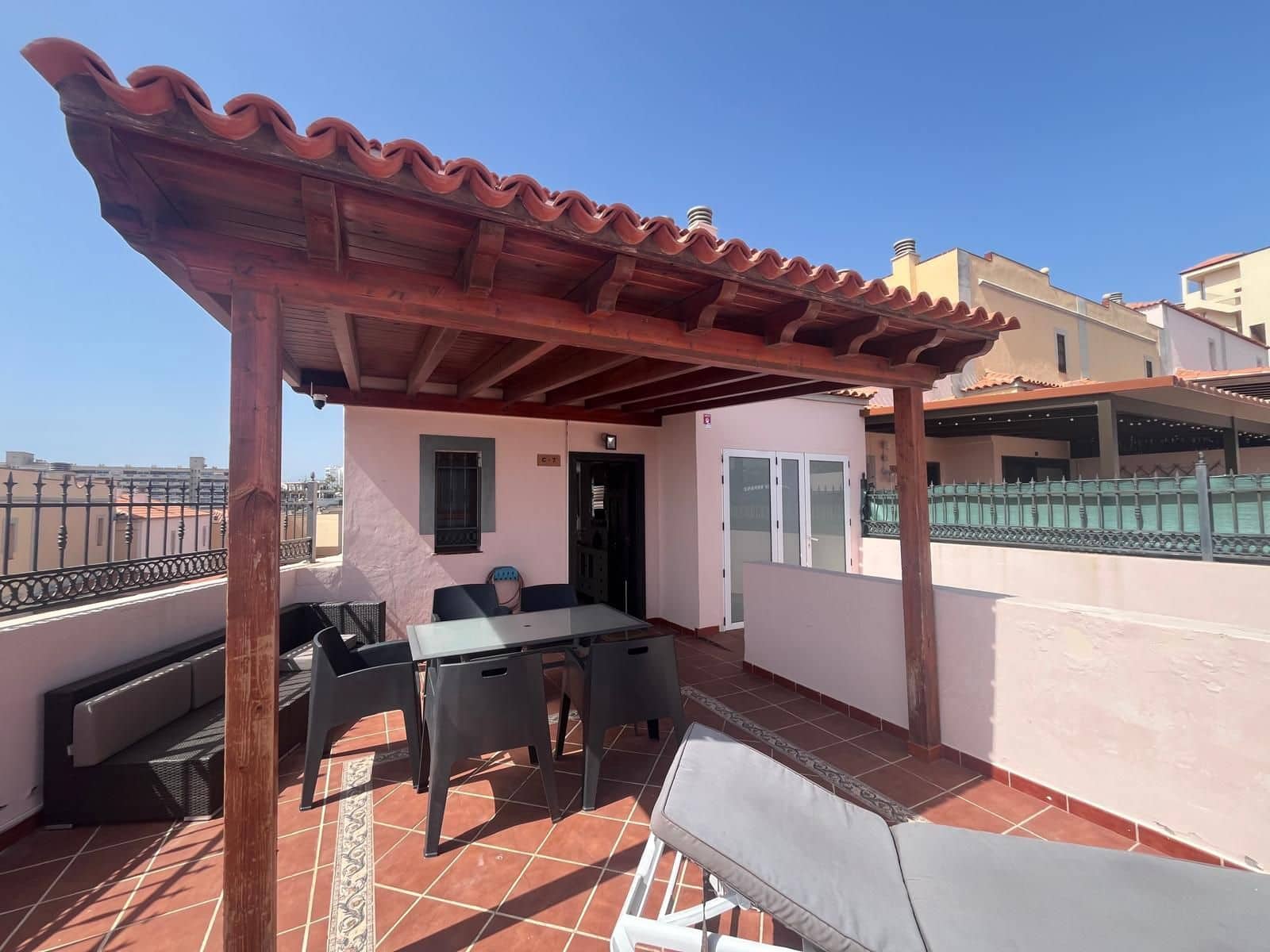 3 bedroom Villa for sale in Costa Adeje with pool - € 510,000 (Ref: 9830627)