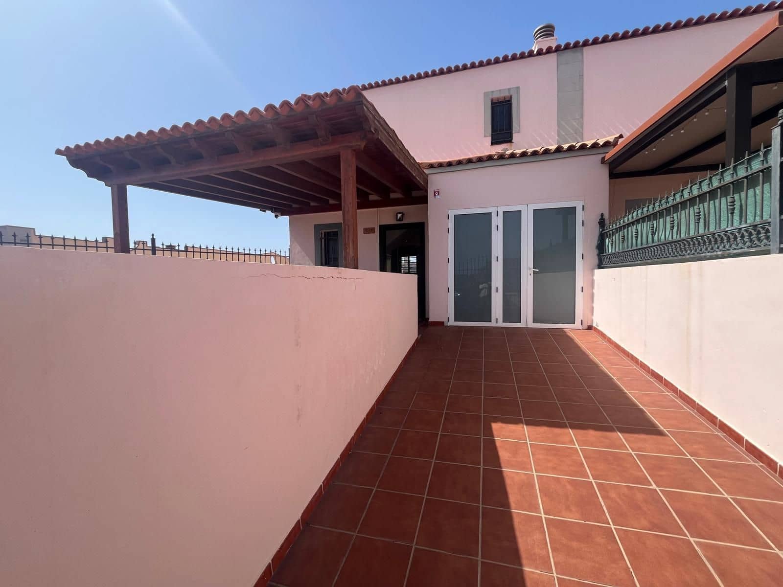 3 bedroom Villa for sale in Costa Adeje with pool - € 510,000 (Ref: 9830627)