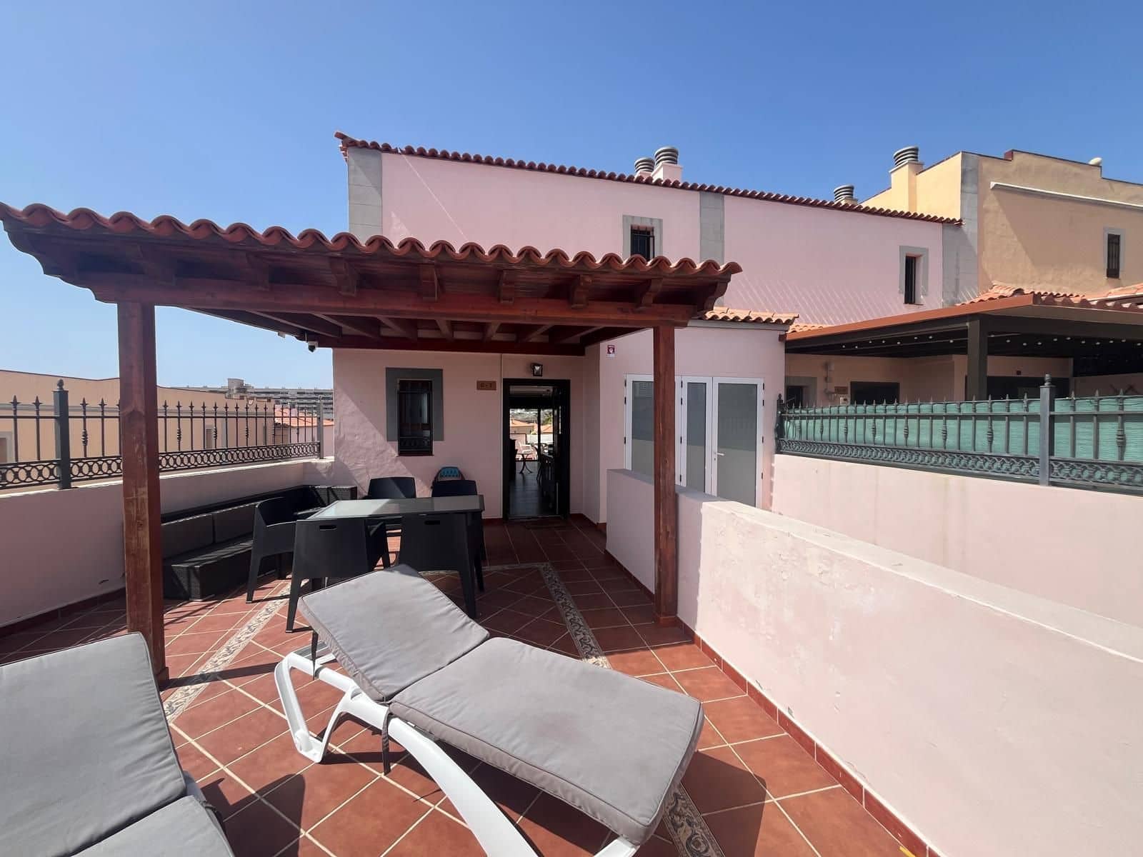 3 bedroom Villa for sale in Costa Adeje with pool - € 510,000 (Ref: 9830627)
