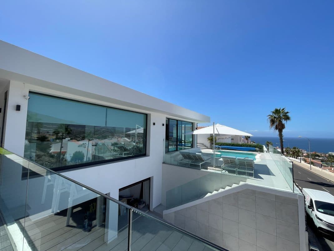3 sypialnia Willa na sprzedaż w Costa Adeje z basenem garażem - 1 795 000 € (Ref: 9835171)