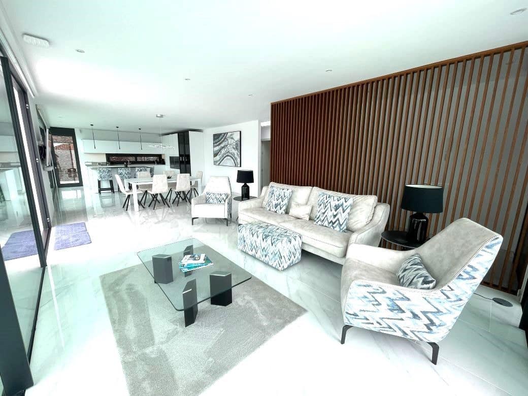 3 sypialnia Willa na sprzedaż w Costa Adeje z basenem garażem - 1 795 000 € (Ref: 9835171)