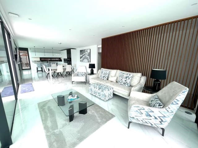 3 sypialnia Willa na sprzedaż w San Eugenio Alto, Adeje z basenem garażem - 1 795 000 € (Ref: 9835171)