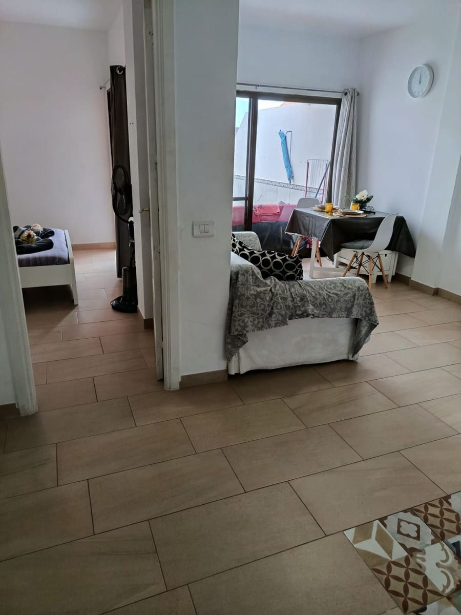 1 bedroom Apartment for sale in Los Cristianos with pool - € 299,000 (Ref: 9838880)