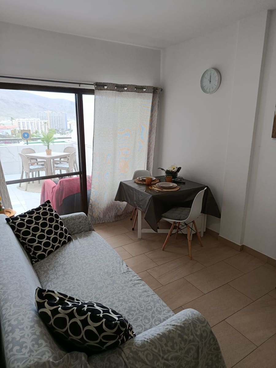 1 bedroom Apartment for sale in Los Cristianos with pool - € 299,000 (Ref: 9838880)