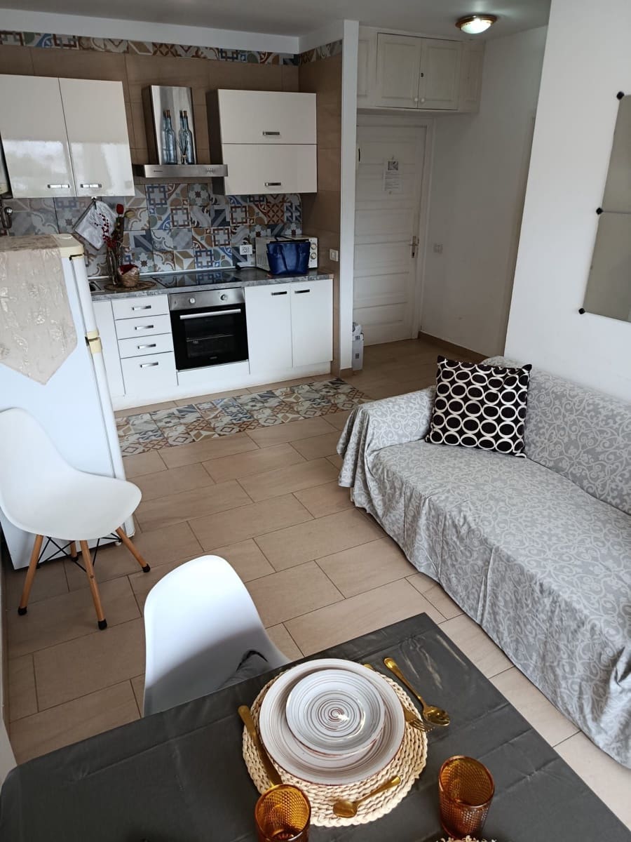 1 bedroom Apartment for sale in Los Cristianos with pool - € 299,000 (Ref: 9838880)