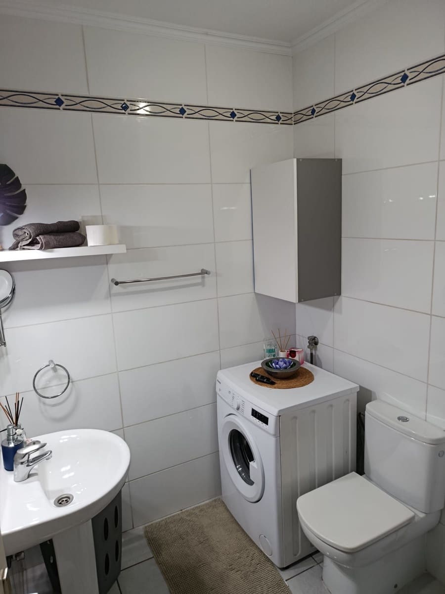 1 bedroom Apartment for sale in Los Cristianos with pool - € 299,000 (Ref: 9838880)