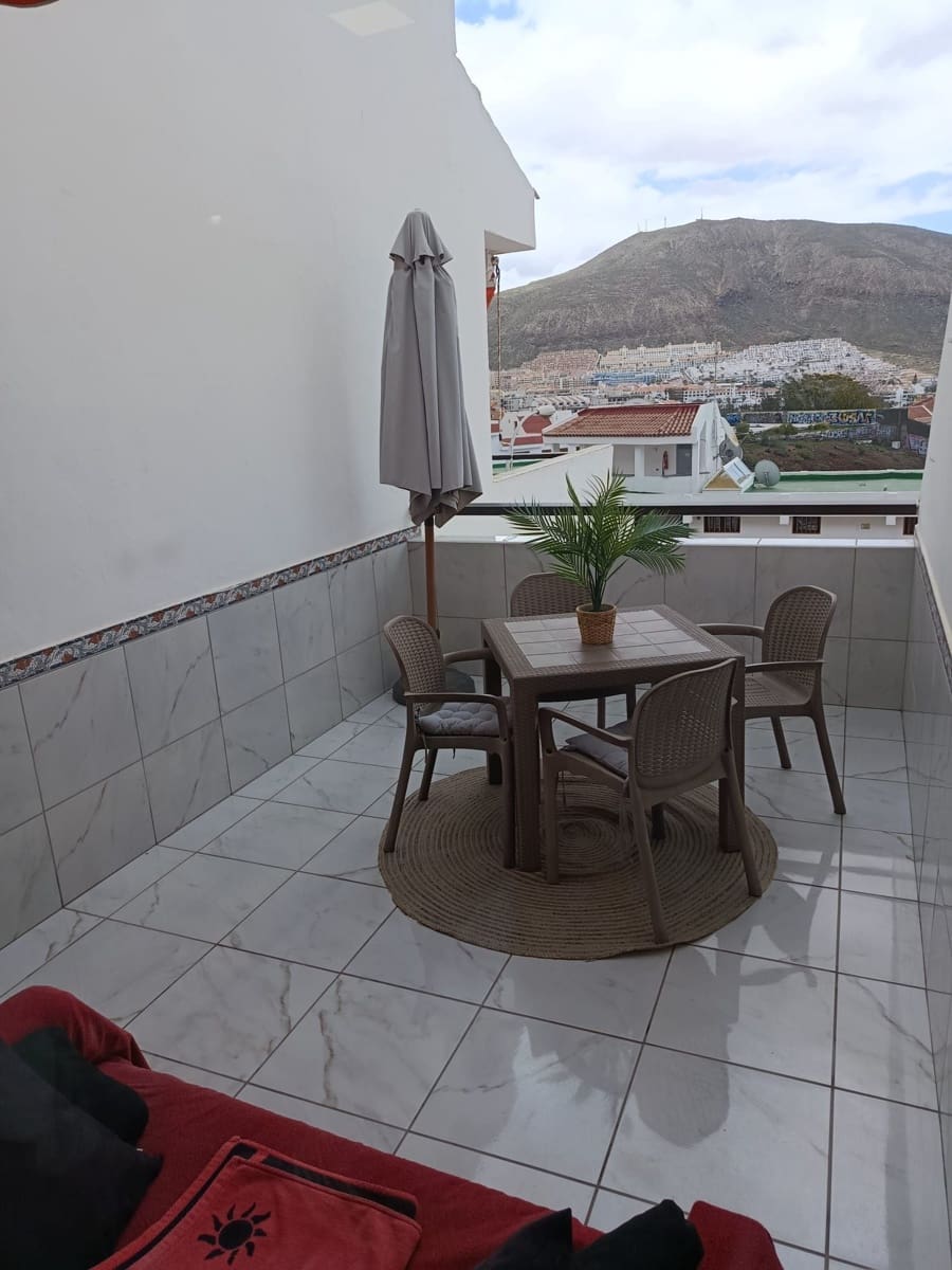 1 bedroom Apartment for sale in Los Cristianos with pool - € 299,000 (Ref: 9838880)